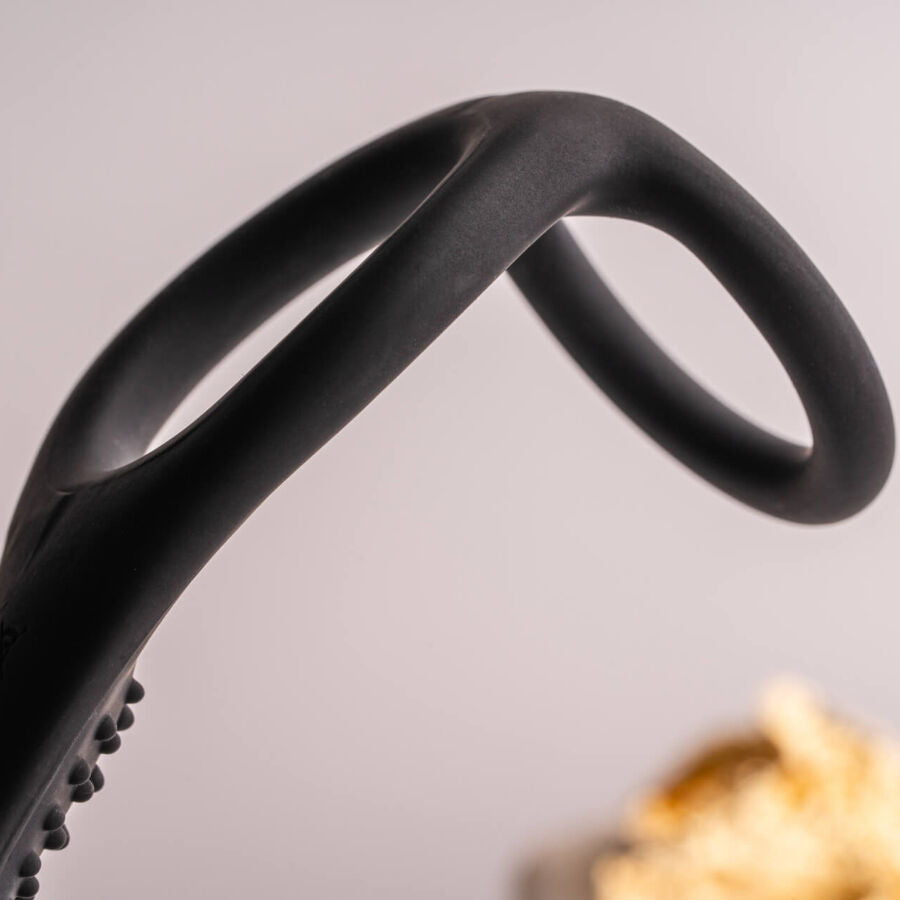 ROCKS-OFF Plug Anal Ro-Zen Pro com Anel Vibratório para Pénis Preto, mostrando suas características de design e material.