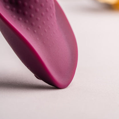 Close-up do Vibrador ROCKS-OFF Knickerbocker Glory Calcinha Discreta Rosa mostrando seu design ergonômico e acabamento suave.