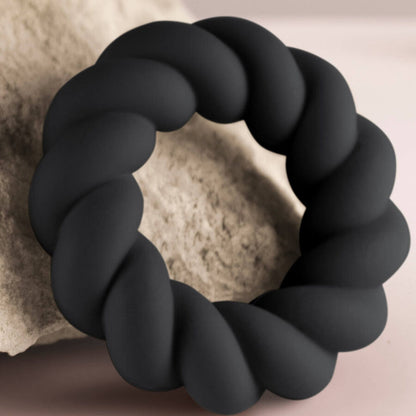 ROCKS-OFF Anel Peniano Twist em Silicone Preto, design ergonómico para prazer e ereções duradouras.