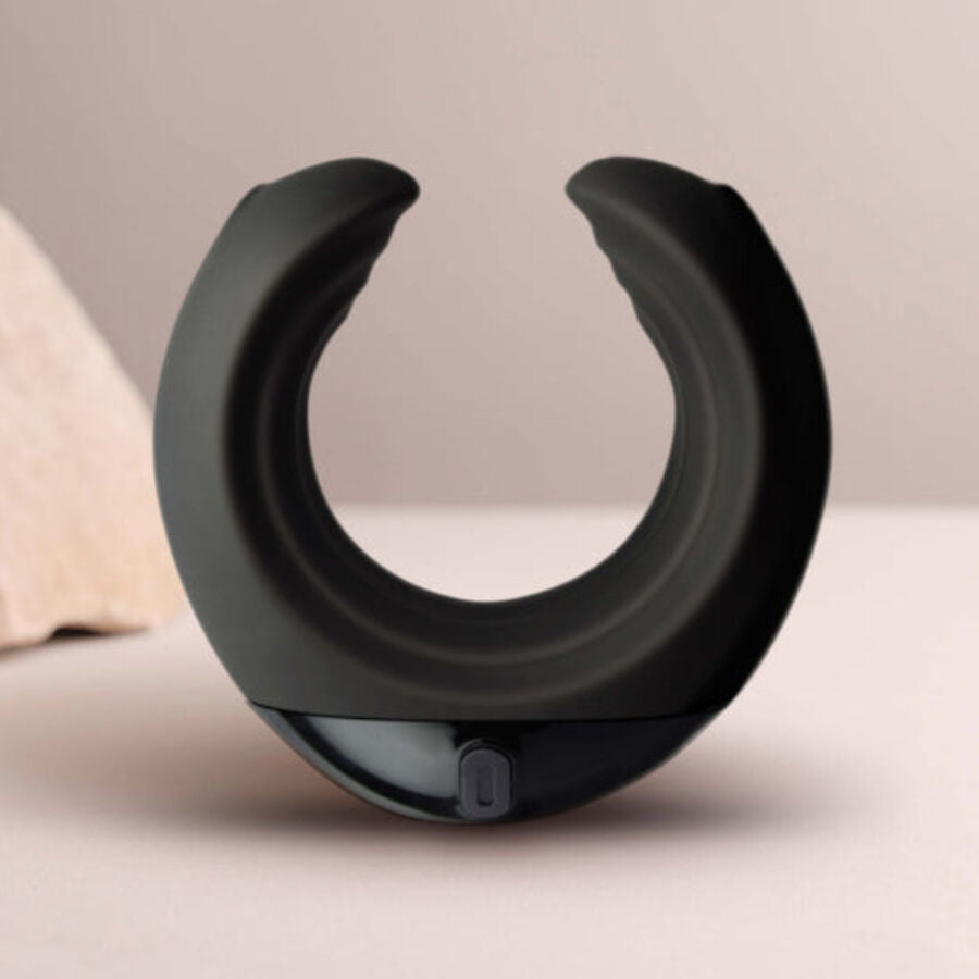 Vista do Vibrador Masturbador Rocks-Off Echo Black, destacando seu design ergonômico e material de silicone.