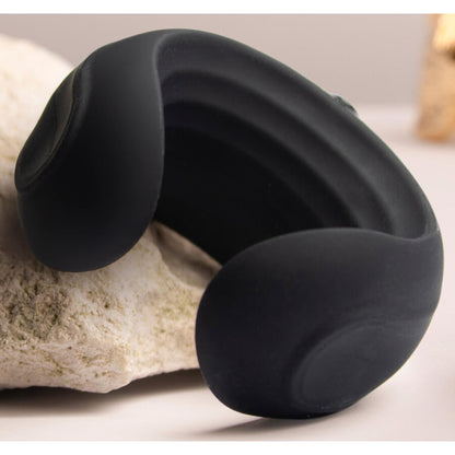Vista do Vibrador Masturbador Rocks-Off Echo Black, destacando seu design ergonômico e material de silicone.