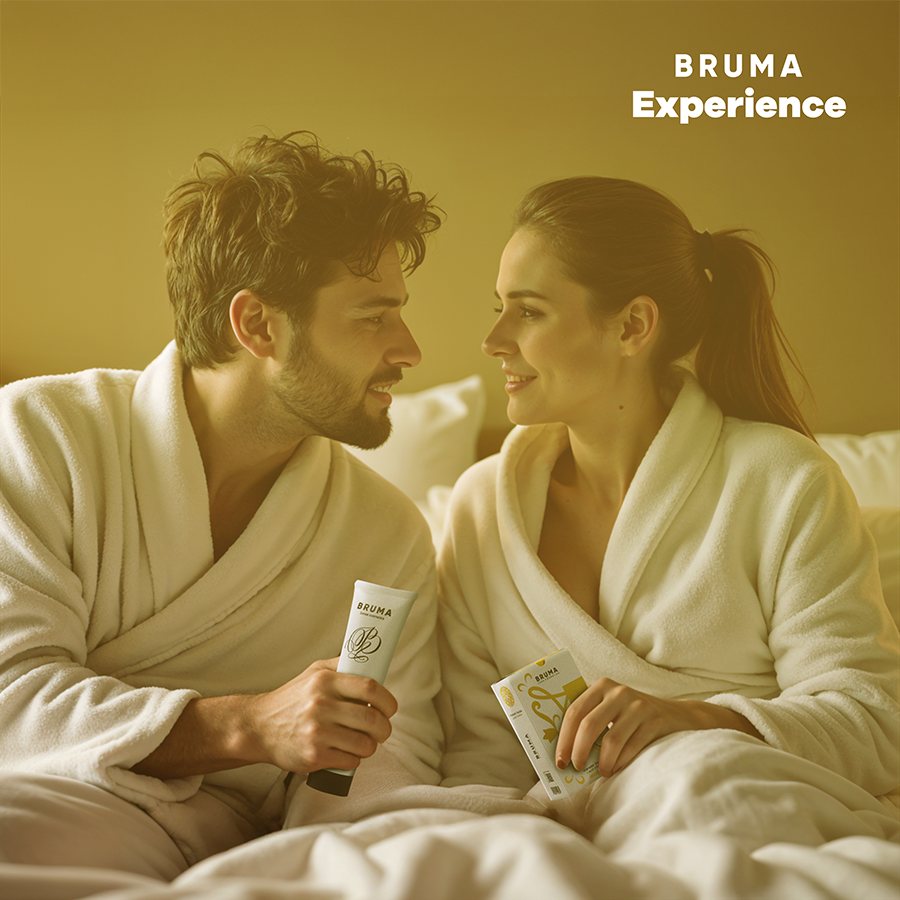 BRUMA XPERIENCE Kit Vibro-Orgásmico Pina Colada, mostrando os componentes do kit: vibrador líquido, lubrificante, óleo, pena e venda.