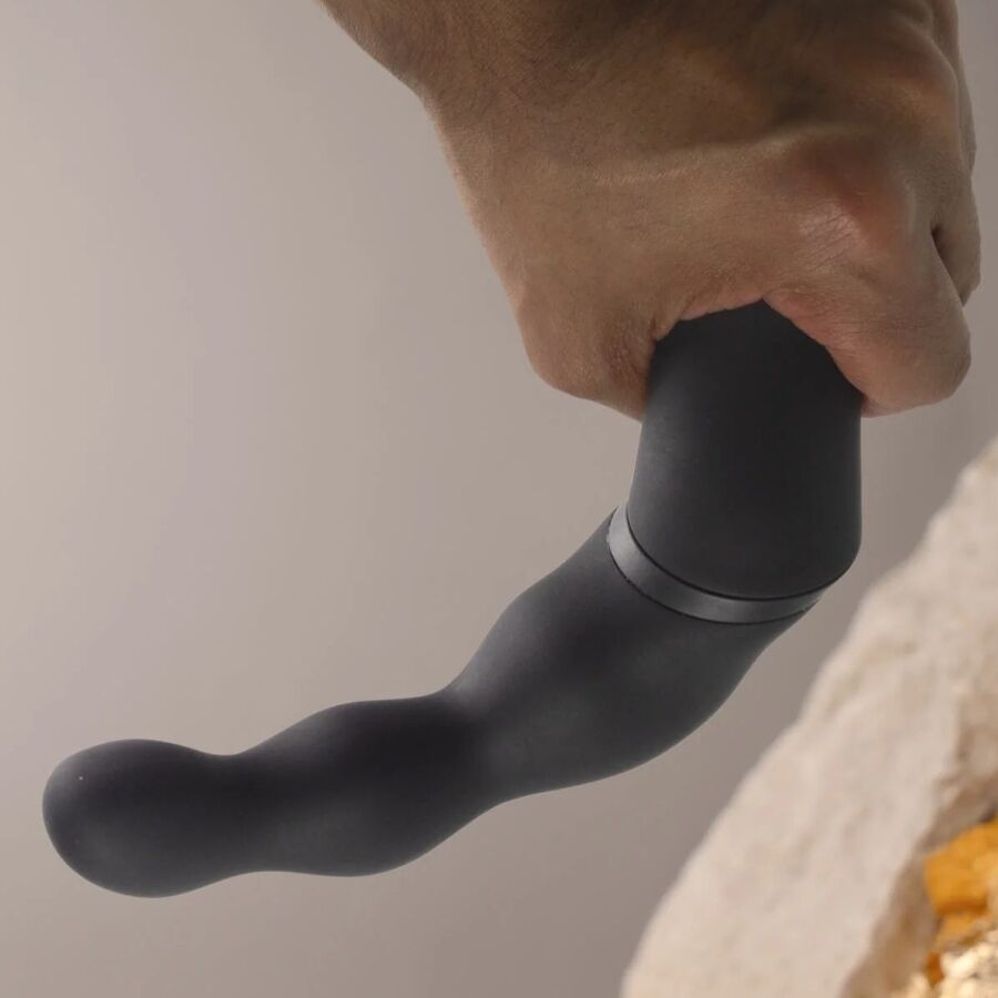 ROCKS-OFF Adaptador Vibrador Anal e de Próstata Preto, destacando seu design ergonômico e superfície suave de silicone.