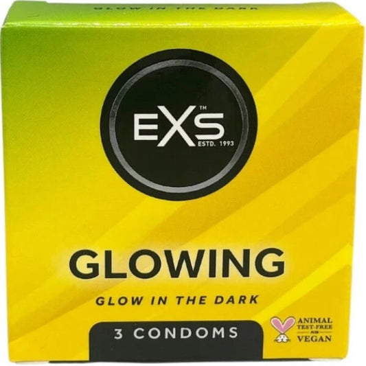 Preservativos EXS Brilha no Escuro, embalagem de 3 unidades, destacando o efeito fluorescente