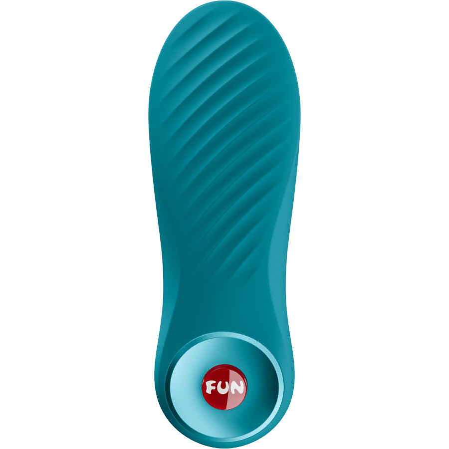 Close-up do FUN FACTORY Bijou Mini Bullet Vibrator Aquamarine, destacando seu design ranhurado e cor vibrante.