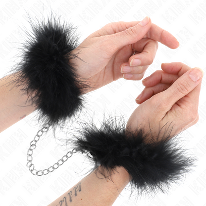 Algemas de Mão Mini Penas KINK, apresentando o design elegante e as texturas suaves para jogo BDSM.