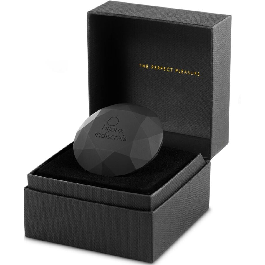Vibrador Clitoriano Twenty One Diamond Edição Limitada Preto da Bijoux Indiscrets, mostrando seu design facetado e acabamento fosco.