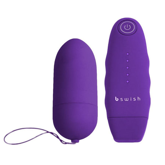 Close-up of the B SWISH Vibrador Bala Bnaughty Unleashed Lilac com Controle Remoto.
