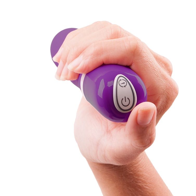 Vibrador B SWISH Deluxe Pearl Royal Lilac, mostrando seu design ondulado, textura de silicone macio e formato para estimulação precisa.