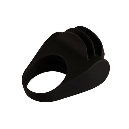 Close-up do PRETTY LOVE Anel Vibratório Chester Preto, destacando seu design em silicone e estimulador clitoriano.