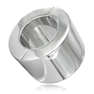 Close-up of the METAL HARD Anel de Testículo em Aço Inoxidável 56mm, showing its polished metallic finish and smooth contours.