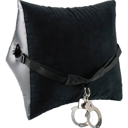 Close-up of the FETISH FANTASY SERIES Mestre de Posições Inflável com Punhos, showing its design and sturdy cuffs.