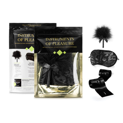 Kit BDSM Instrumentos de Prazer BIJOUX com espanador, algemas e máscara para jogos sensuais