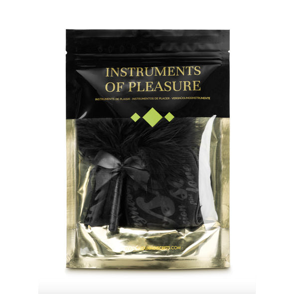 Kit BDSM Instrumentos de Prazer BIJOUX com espanador, algemas e máscara para jogos sensuais