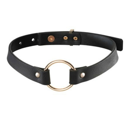 Colar Gargantilha BDSM Maze Ajustável Preto da BIJOUX INDISCRETS, detalhe do design e fivela.