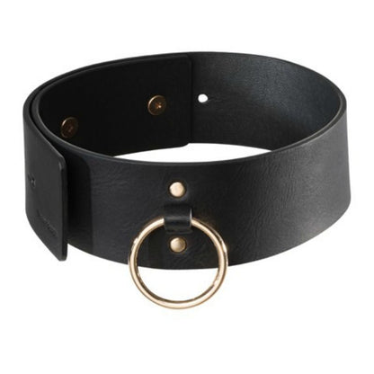 Detalhe do Colar BIJOUX INDISCRETS MAZE Preto com Guia, mostrando o design e a fivela ajustável.