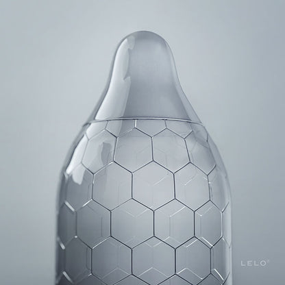 Embalagem de preservativos LELO HEX com design hexagonal, detalhe da tecnologia e da caixa de 3 unidades.
