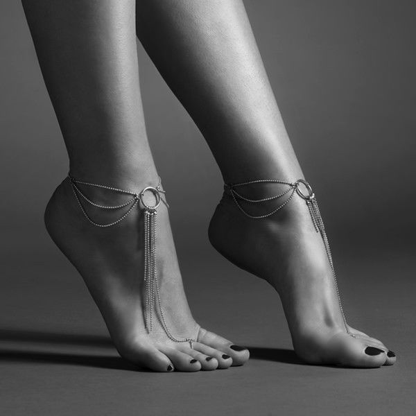 BIJOUX Acessórios de Pés Magníficos de Ouro, detalhe do design inspirado em cabaret.
