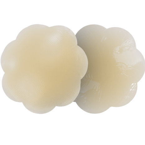 Coberturas para mamilos BYE-BRA em forma de pétala, mostrando a sua textura suave e cor natural para discrição.