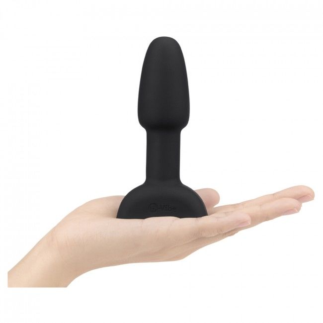 Close-up do Plug Anal Rimming Petite B-VIBE com Controle Remoto, destacando seu design ergonômico e acabamento em silicone.