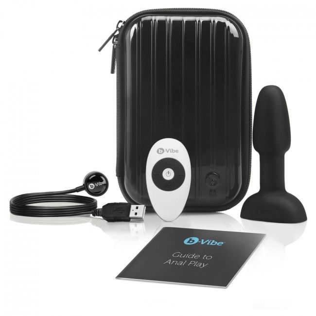 Close-up do Plug Anal Rimming Petite B-VIBE com Controle Remoto, destacando seu design ergonômico e acabamento em silicone.