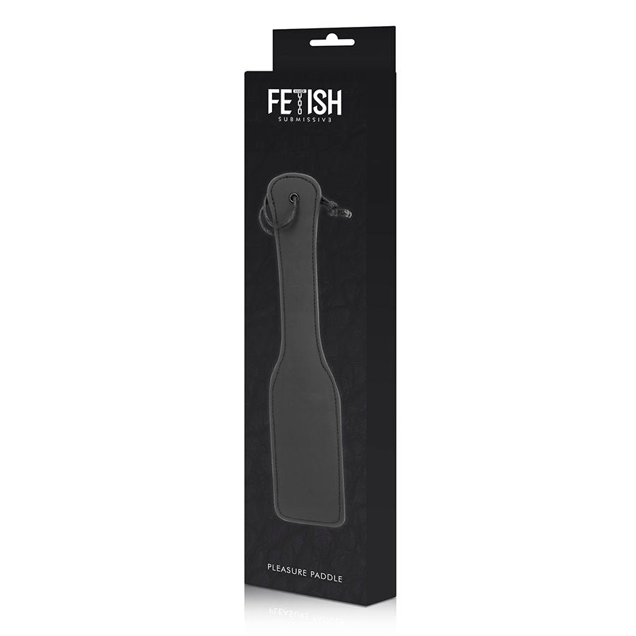 Close-up do chicote de couro vegano FETISH SUBMISSIVE para jogos BDSM