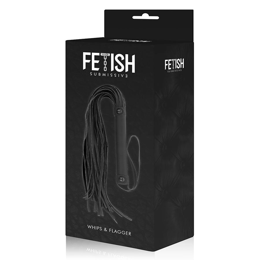 Close-up do chicote de couro vegano FETISH SUBMISSIVE, mostrando suas tiras macias e cabo ergonômico para jogos BDSM e fetiche.