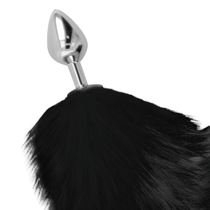 Close-up do Plug Anal Darkness com Cauda Preta de 8cm, mostrando o design e a textura.