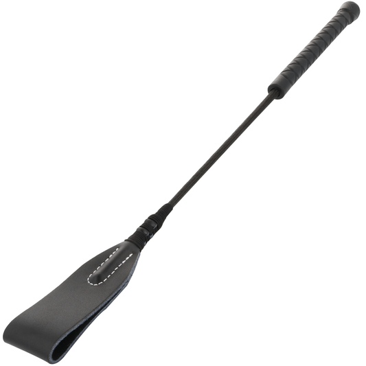 Close-up do DARKNESS Chicote Fetiche Preto Ponta Suave para jogos BDSM e fetiche