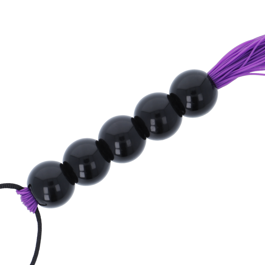 Close-up do Chicote Bondage Lilac Darkness 45cm, mostrando o seu design elegante e cor vibrante, pronto para uso em BDSM.