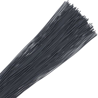 Chicote de bondage fino preto Darkness de 45cm, mostrando o design elegante e o cabo para manuseio.