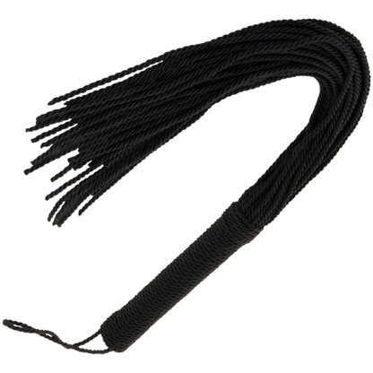 Chicote Bondage Preto Darkness 50CM, detalhe do design elegante e material de alta qualidade.
