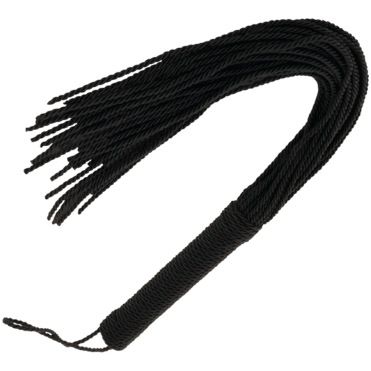 Chicote Bondage Preto Darkness 50CM, detalhe do design elegante e material de alta qualidade.