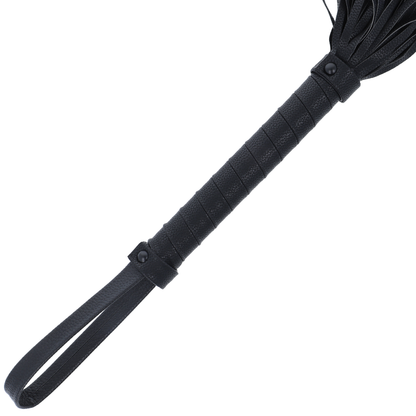 Darkness Chicote Bondage de Couro Preto 42cm para exploração BDSM e fetiche.