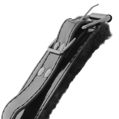 Algemas ajustáveis de tornozelo Darkness em couro preto com cadeado para bondage BDSM