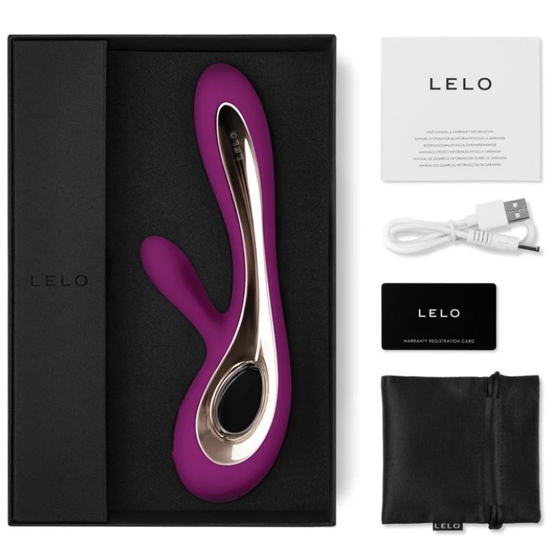 Close-up do LELO Soraya 2 Vibrador Coelho na cor Rosa Profunda, mostrando o design ergonómico e o estimulador flexível.