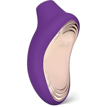 Close-up of the LELO Estimulador de Clitóris SONA 2 CRUISE Lilás, highlighting its ergonomic design and silicone texture.