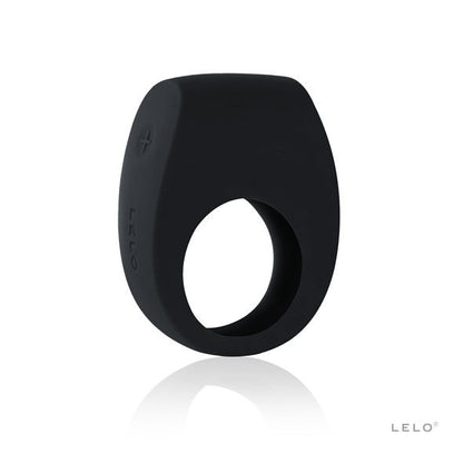 Close-up of the LELO Anel Vibrador TOR II Recarregável para Casais, showing its sleek black design and premium silicone texture.