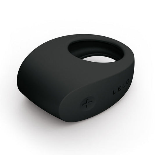 Close-up of the LELO Anel Vibrador TOR II Recarregável para Casais, showing its sleek black design and premium silicone texture.