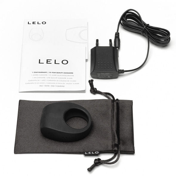 Close-up of the LELO Anel Vibrador TOR II Recarregável para Casais, showing its sleek black design and premium silicone texture.