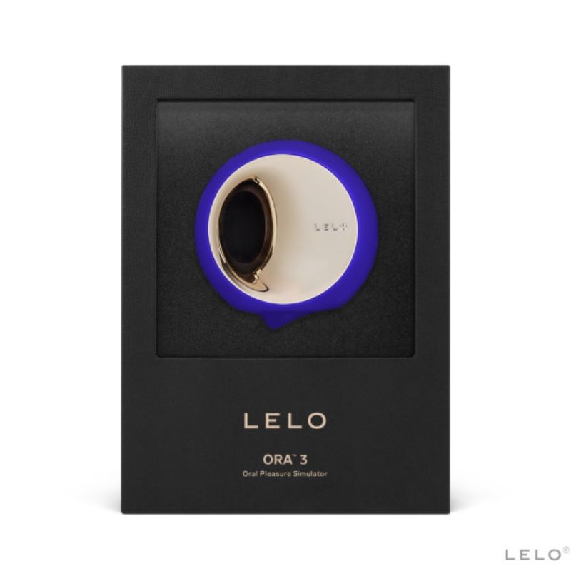 Close-up do LELO ORA 3 Simulador de Sexo Oral Azul Meia-Noite, mostrando seu design ergonômico e língua rotativa.