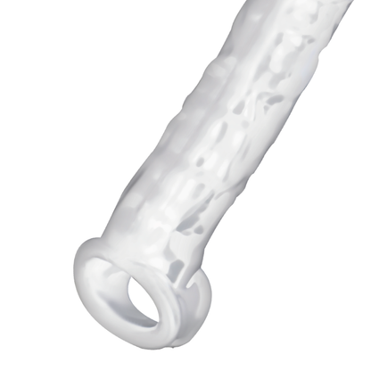 Close-up do Extensor Peniano Transparente ADDICTED TOYS, detalhando o material TPE e o design ergonómico para maior prazer.
