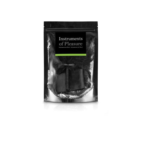 Kit BDSM Instrumentos de Prazer BIJOUX com espanador, algemas e máscara para jogos sensuais