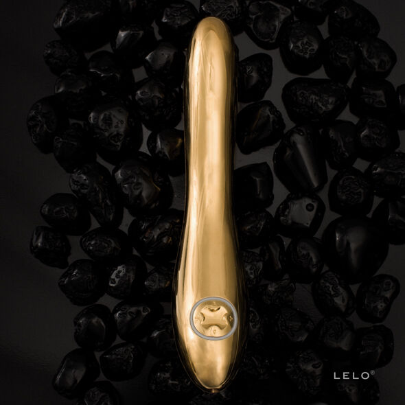 Close-up of the LELO Vibrador Inez Banhado a Ouro 24K, showcasing its elegant design and luxurious finish.
