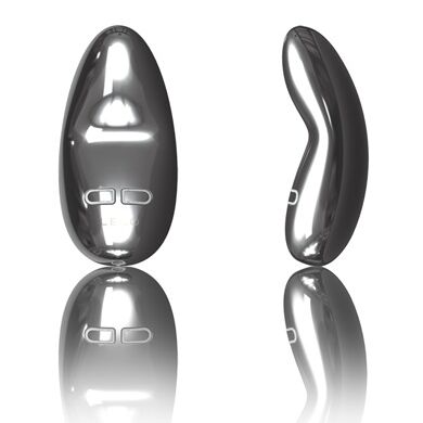 Close-up do vibrador LELO YVA de aço inoxidável, mostrando o seu design elegante e material premium.