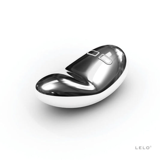 Close-up do vibrador LELO YVA de aço inoxidável, mostrando o seu design elegante e material premium.