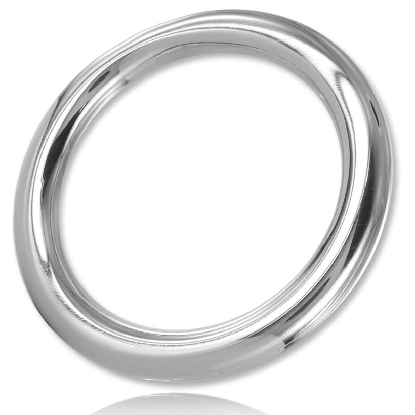 Close-up of the METAL HARD Anel Peniano Redondo Aço Inoxidável showing its smooth, polished texture and ergonomic design.