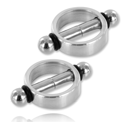 Close-up das Pinças Magnéticas para Mamilos METAL HARD em aço inoxidável, ideais para BDSM.
