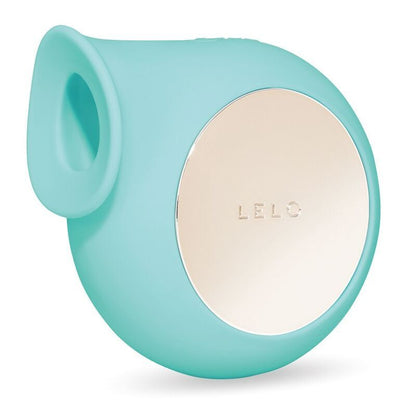 Close-up of the LELO Estimulador Clitoriano Sila Aqua Ondas Sónicas, showing its unique design and silicone texture.