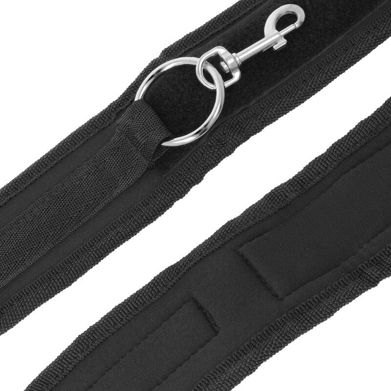 Darkness Algemas de Neoprene Ajustáveis com Forro Macio para BDSM, detalhe da textura e fecho.